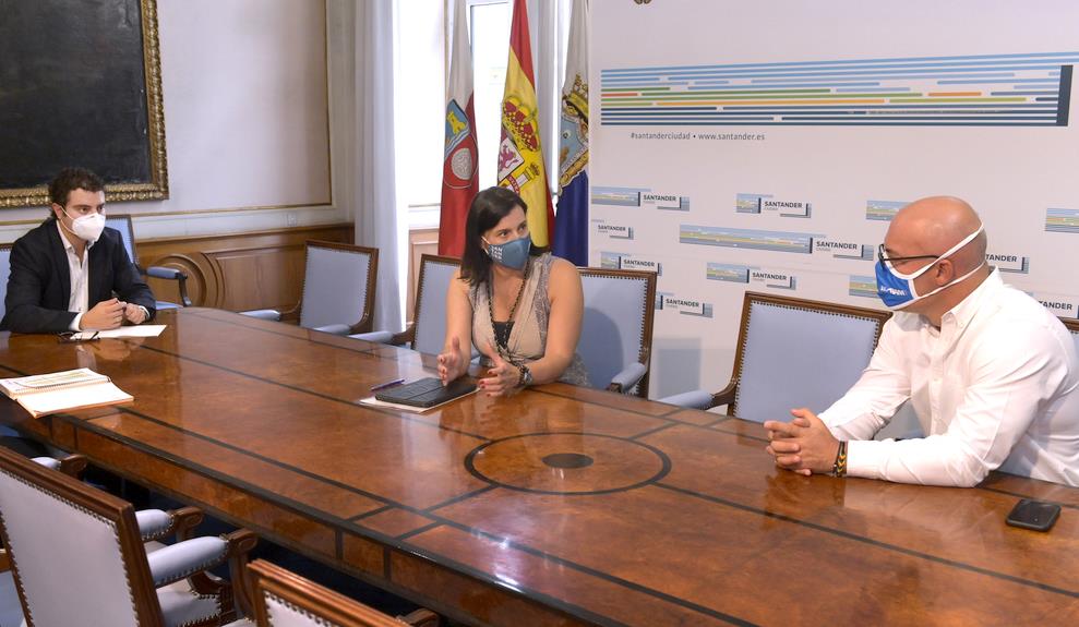  El Ayuntamiento de Santander colaborará con Ingram, que busca cincuenta personas para su nuevo centro de excelencia