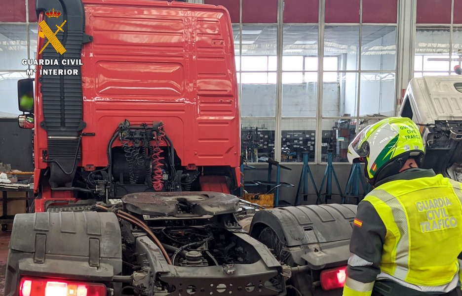 La Guardia Civil investiga al conductor de un camión por manipular el tacógrafo