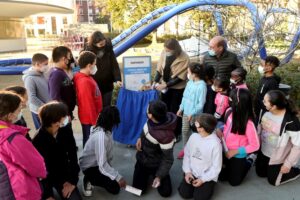 Gema Igual presidió junto a los miembros del Consejo de Niños y Niñas el acto del descubrimiento del distintivo con motivo de la celebración ayer sábado 20 de noviembre del Día Universal de la Infancia