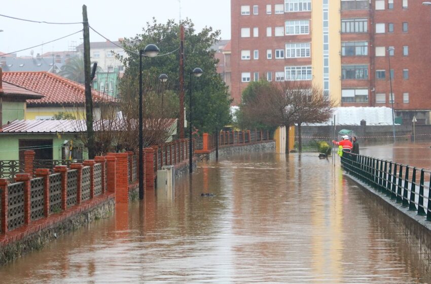 En la imagen de archivo inundaciones en Torrelavega en 2019 - (C) Foto: David Laguillo - Activado el INUNCANT por el aumento de los caudales en los ríos Deva, Nansa, Escudo, Saja-Besaya e Hijar