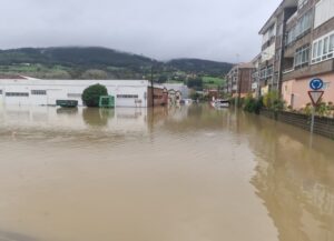 Revilla dice que la situación en Cantabria por las inundaciones es “muy complicada” pero se encuentra “controlada”