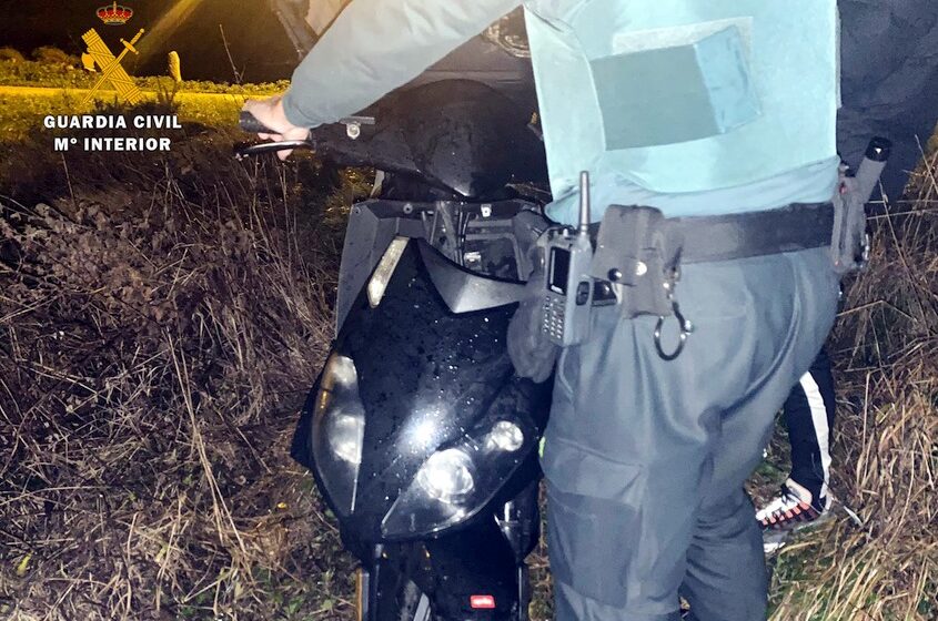 La Guardia Civil investiga a un menor que presuntamente sustrajo una motocicleta y alardeó en una red social