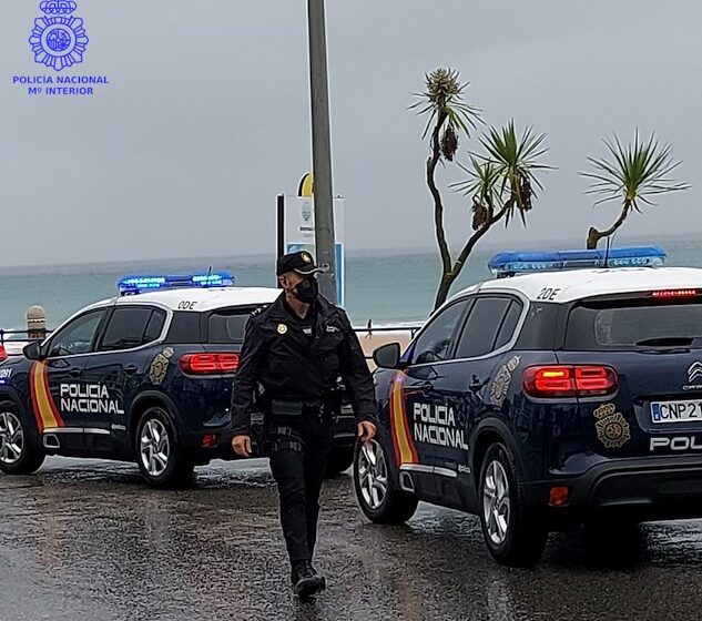  La Policía Nacional salva la vida de un varón en Cabo Menor y socorre a otra persona inconsciente en Cuatro Caminos