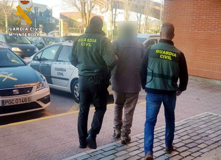 La Guardia Civil detiene por tentativa de homicidio al presunto autor del incendio de un local de Santoña en octubre