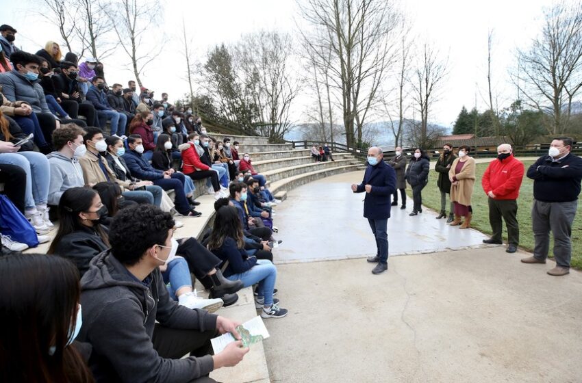 López Marcano recibe a los nuevos alumnos internacionales de UNEATLÁNTICO en Cabárceno - Foto: Lara Revilla/Gobierno de Cantabria