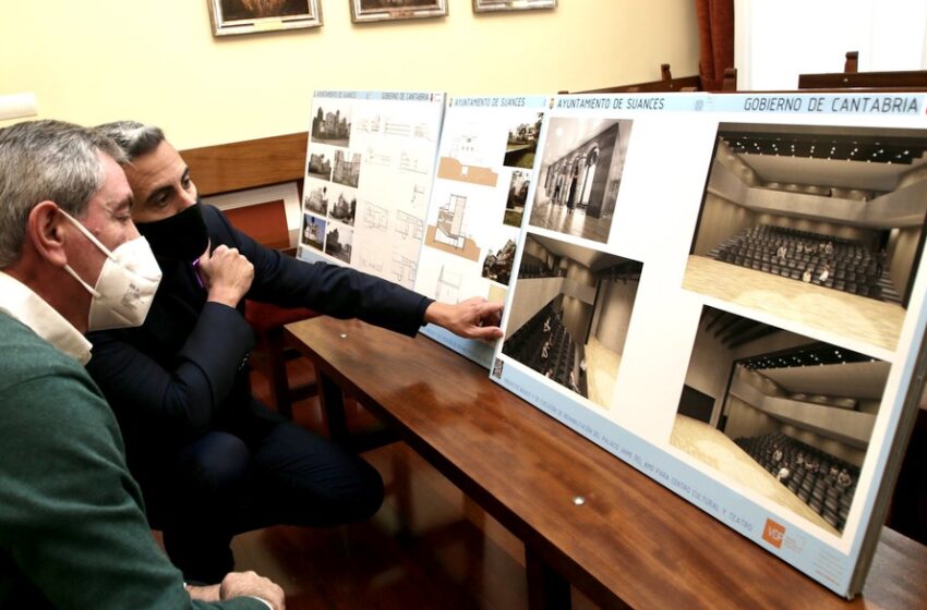 En la imagen de Nacho Romero la presentación del proyecto por parte del vicepresidente y consejero de Cultura, Pablo Zuloaga, al alcalde de Suances, Andrés Ruiz Moya.