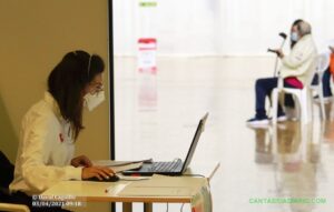 En la imagen el proceso de vacunación en el Palacio de Exposiciones de Santander