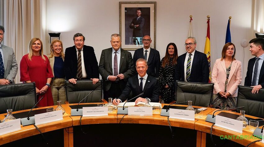 Ander Gil, presidente del Senado, visita el Parlamento de Cantabria - Foto: Joaquín Gómez Sastre