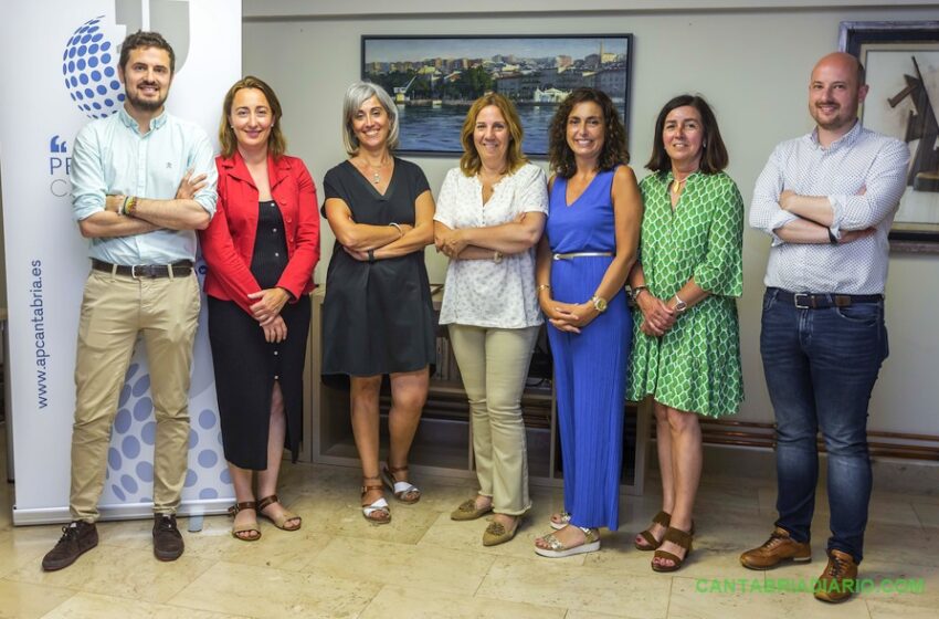 FOTO: ROBERTO RUIZ De izda. a dcha.: Luis Hernando, Lorena Cagigas, Lucía Reguilón, Dolores Gallardo, Maribel Torre, Almudena Ruiz y Enrique Palacio.