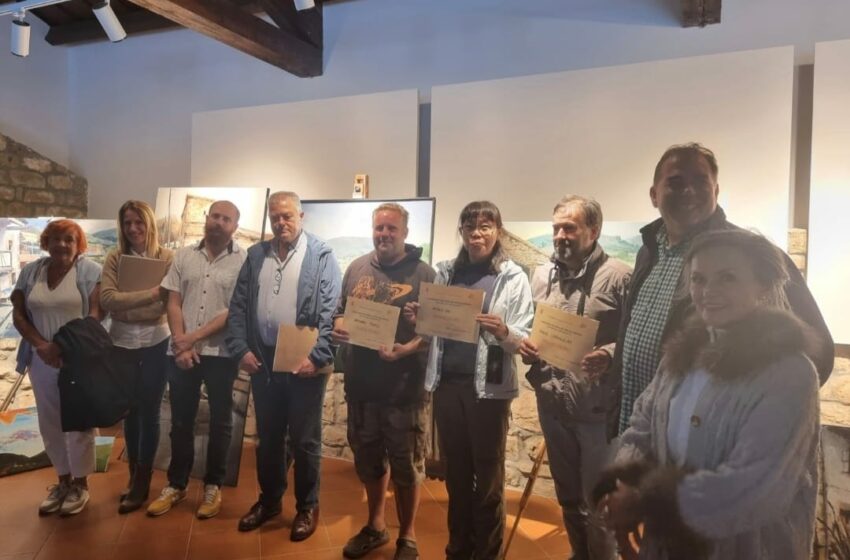  El concurso de pintura rápida de San Miguel de Aguayo reúne a 39 artistas de diez comunidades