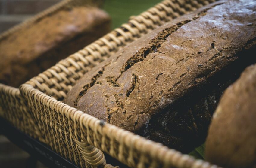 Wholewheat cereal bread