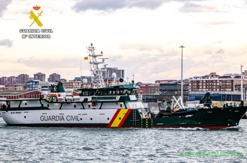 El buque "Río Miño" de la Guardia Civil vigila las costeras de la caballa y la anchoa