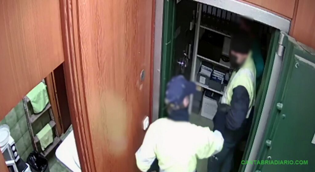 Desarticulada una banda momentos antes de atracar una sucursal bancaria en Somo