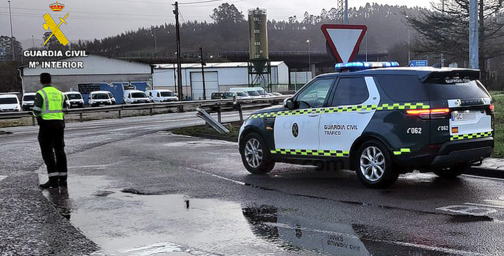 Detenido por conducción temeraria y casi atropellar a los agentes de la Guardia Civil