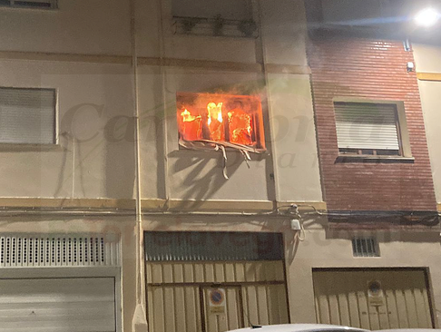 Un incendio calcina una vivienda en Santoña