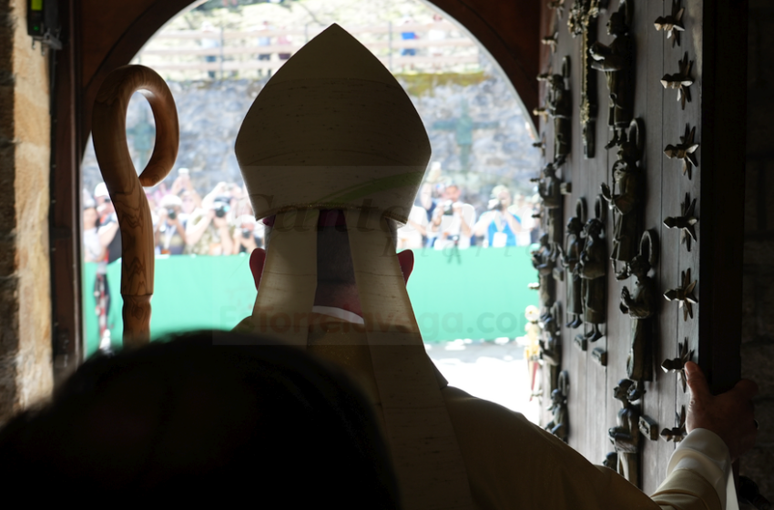 Cierre de la Puerta del Perdón del Monasterio de Santo Toribio, que pone fin al Año Jubilar Lebaniego 2023-2024 - (C) Fotos: SDI/Setién-Cortesía Obispado de Santander