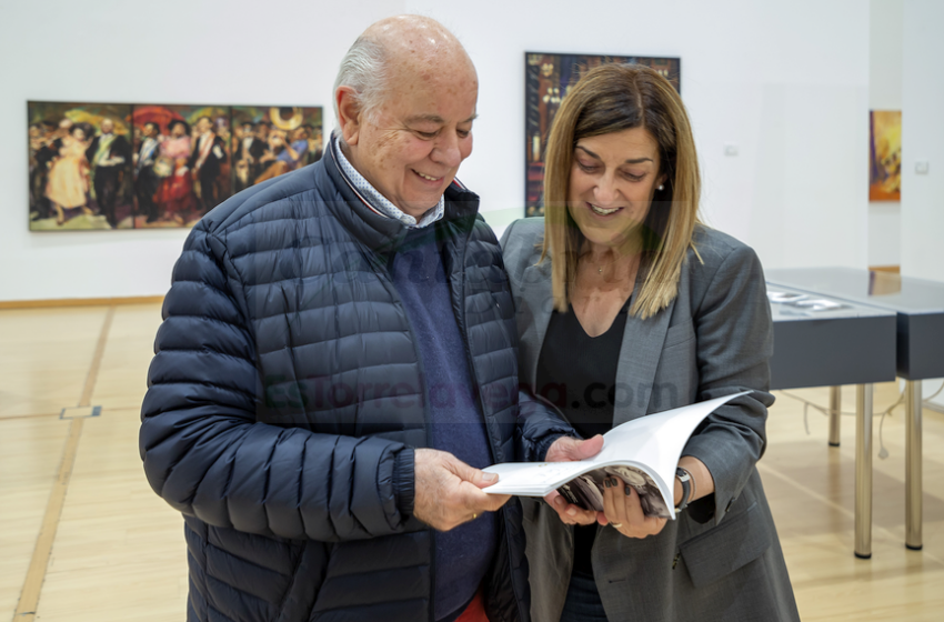 Foto: José Cavia-Gobierno de Cantabria - Buruaga reconoce la obra y trayectoria de Indalecio Sobrino durante la visita a su exposición en la Biblioteca Central de Cantabria