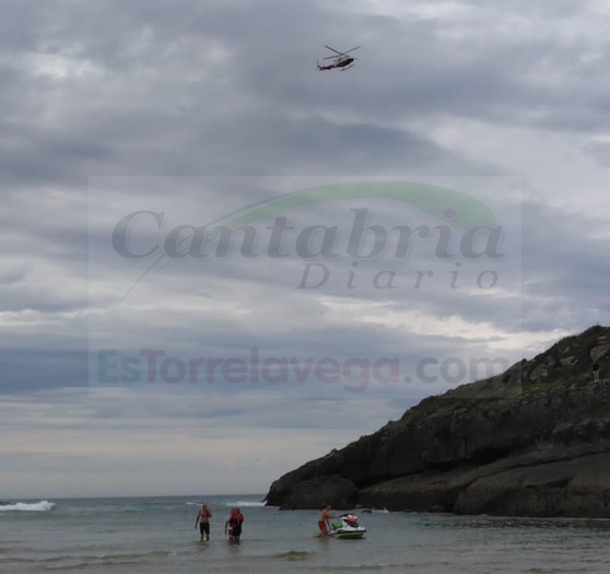 Rescatada en buen estado una menor inglesa en una playa de Bareyo