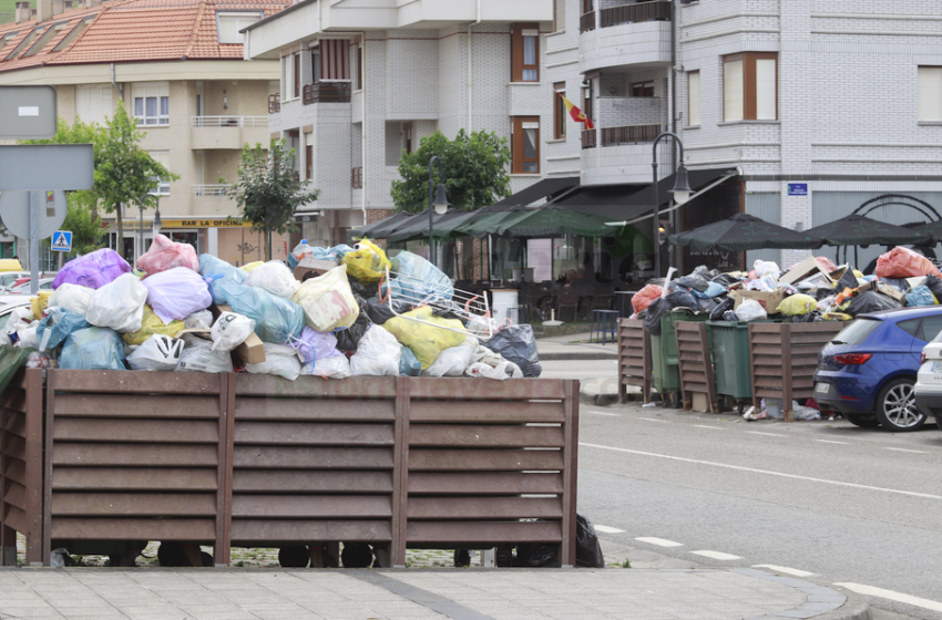 La basura se acumula en las calles tras ocho días de huelga de recogida en la Mancomunidad El Brusco