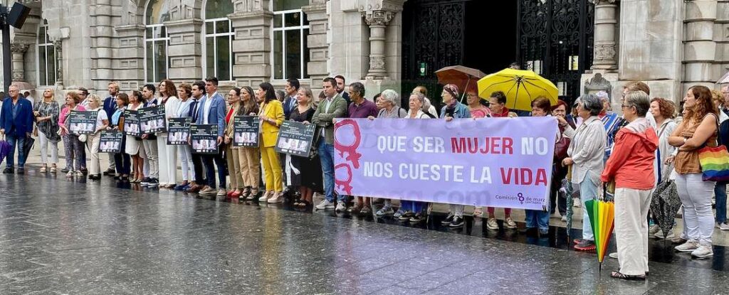 Santander guarda un minuto de silencio en memoria de las víctimas de violencia de género de agosto de 2024