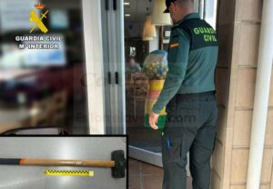 La Guardia Civil sorprende a dos varones robando en establecimientos de Noja y Beranga