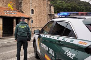 La Guardia Civil detiene al presunto autor de robos y daños en ocho cementerios de Cantabria