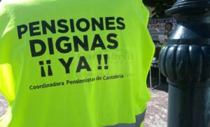 Los pensionistas organizan una cacerolada frente al gobierno de Cantabria