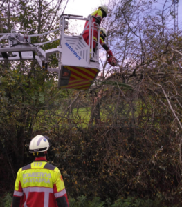 El 112 coordina este fin de semana 83 incidencias y recibe 232 llamadas por el temporal de viento en Cantabria