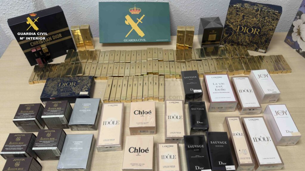 Detenidos por robo de perfumes y cosméticos en un centro comercial de Cantabria