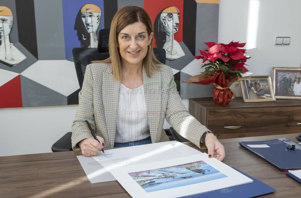 Buruaga felicita la Navidad con una ilustración de Costa Quebrada de la artista santanderina Anita San Segundo - Foto: José Cavia-Gobierno de Cantabria