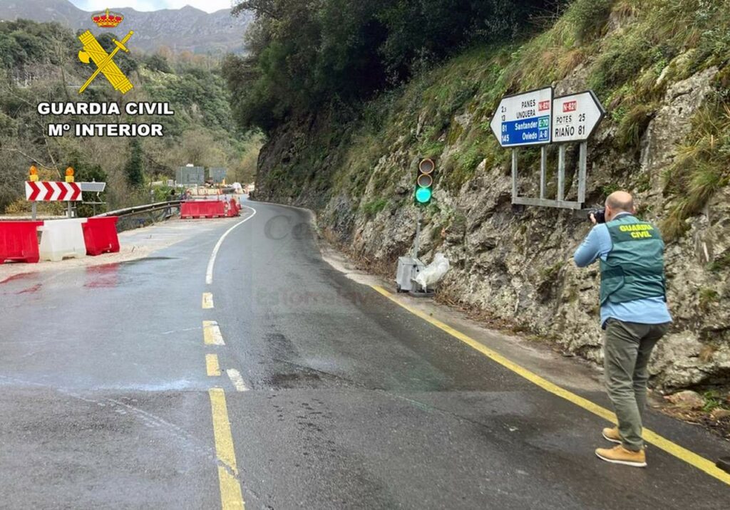 Dos detenidos por inhabilitar cuatro semáforos del desfiladero de la Hermida