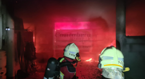 Un incendio quema un garaje en una vivienda de Ajo