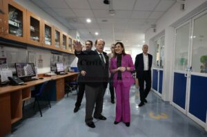 Foto: EFE/Gob. Cantabria - La presidenta de Cantabria, María José Sáenz de Buruaga, ha visitado el Hospital Español en México