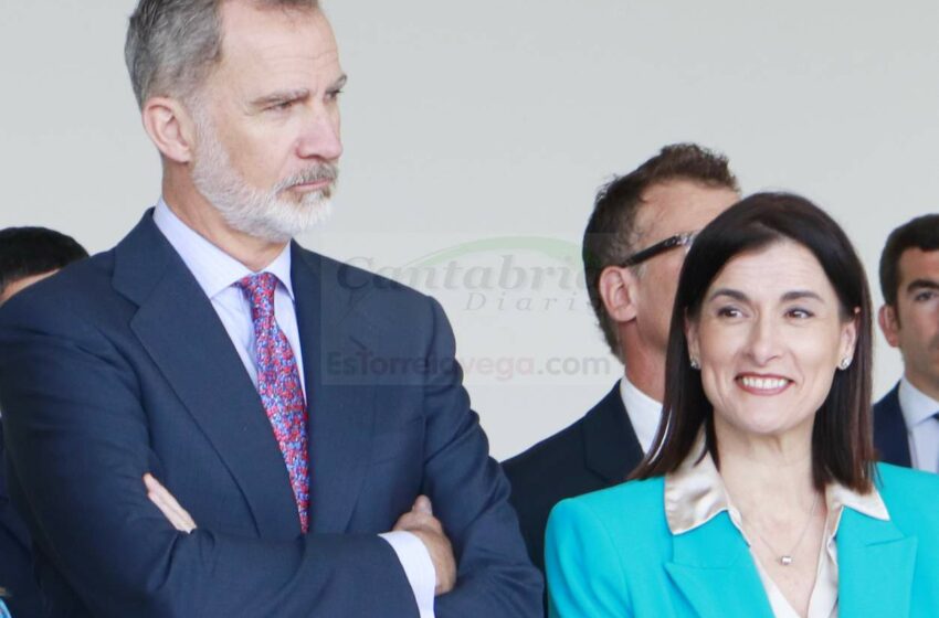 (C) Foto: David Laguillo/CANTABRIA DIARIO - Felipe VI junto a la alcaldesa de Santander Gema Igual - El Ayuntamiento y el Palacio de la Magdalena se iluminarán de rojo por el 57 cumpleaños del Rey Felipe VI