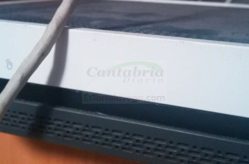 En la imagen un router del gigante tecnológico Movistar, epicentro de la polémica del bloqueo de miles de webs españolas por ser, al tiempo, dueño del cable y parte interesada en los derechos del fútbol