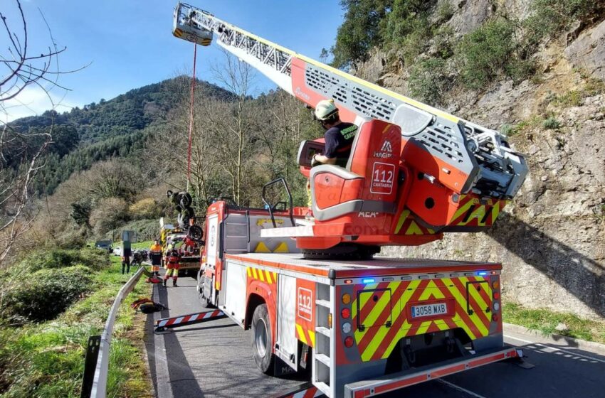 Rescatado un motorista accidentado en Ampuero