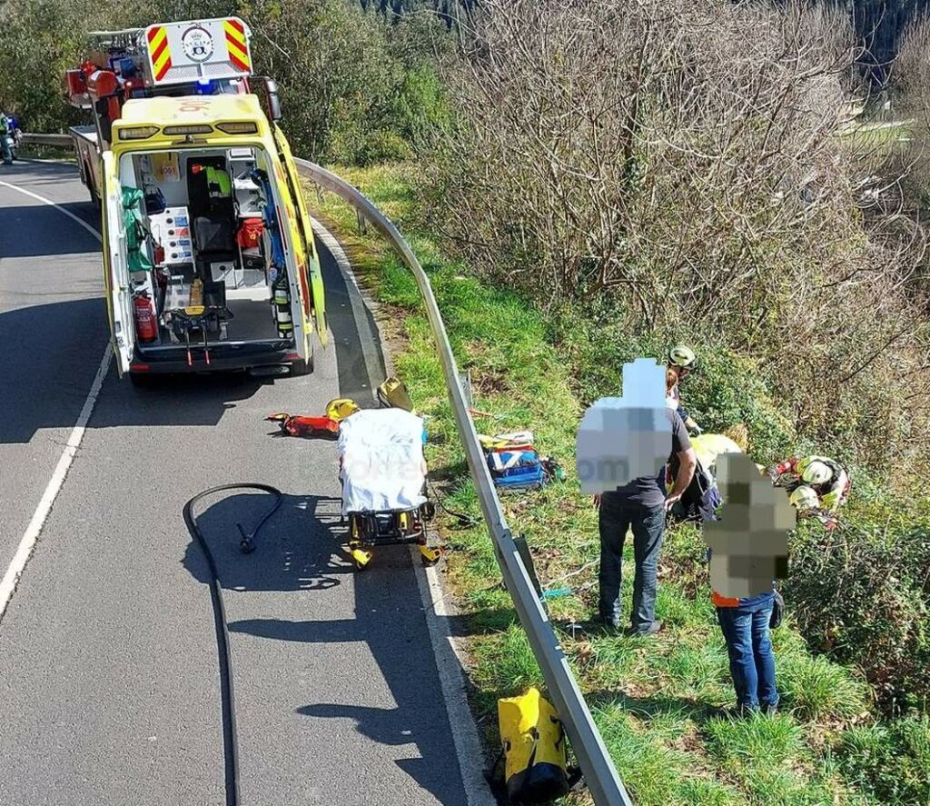 Rescatado un motorista accidentado en Ampuero