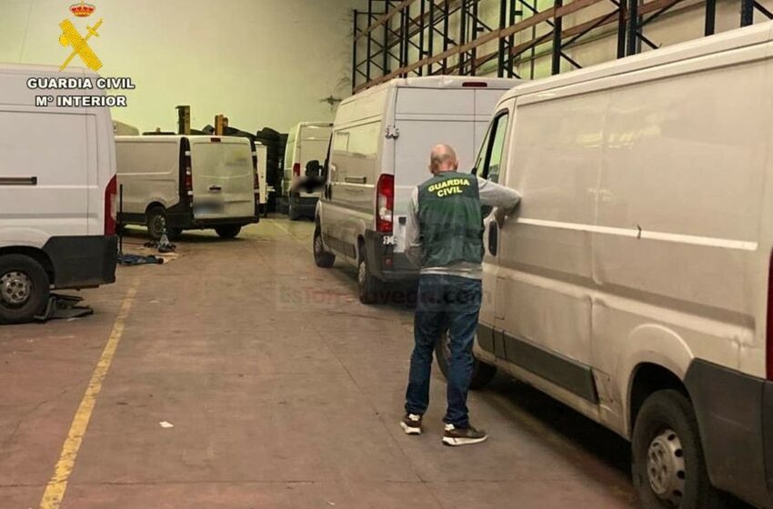 La Guardia Civil recupera 10 furgonetas y detiene a los empresarios que las alquilaron y no las devolvieron