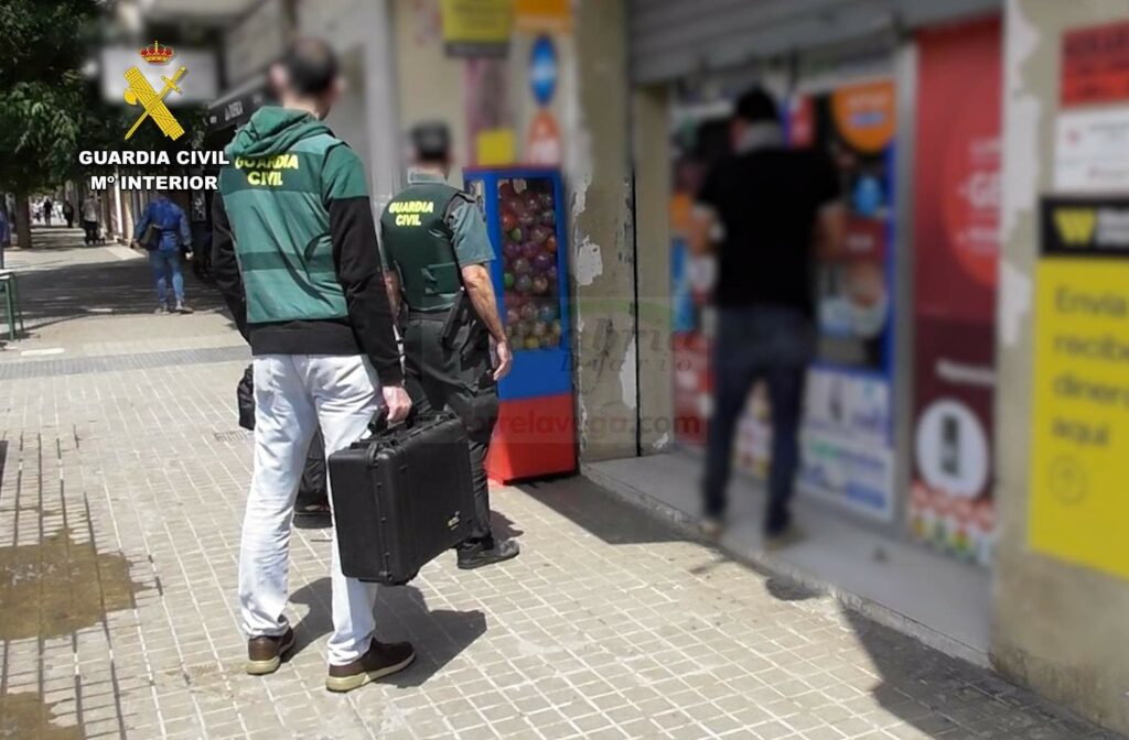 La Guardia Civil desarticula un grupo criminal especializado en 'sextorsión'