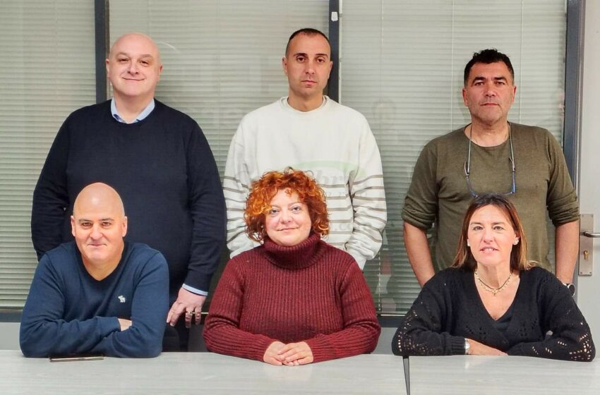 Pie de foto (de izquierda a derecha y de arriba a abajo): Víctor Núñez (UGT), Jesús Zubieta (UGT), Agustín García (SUC), Virginia Ordax (SUC), Francisco Javier Escudero (CCOO) y Ángela Solórzano (CCOO)