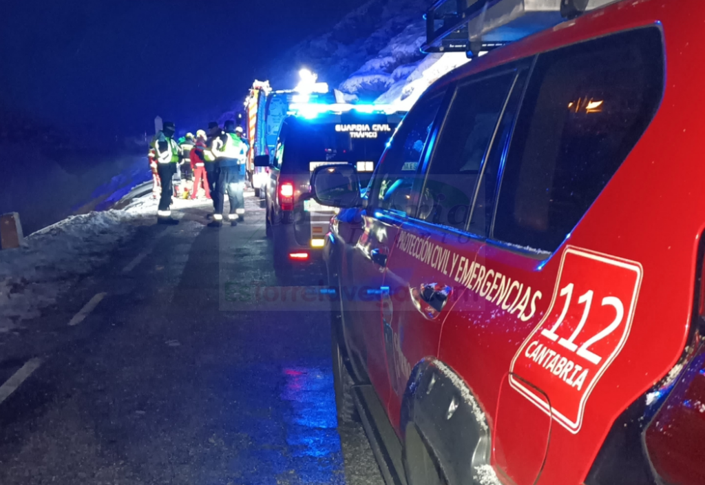 Fallecen cuatro jóvenes en un accidente de tráfico en el Puerto de Lunada