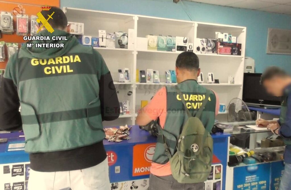 La Guardia Civil desarticula un grupo criminal especializado en 'sextorsión'